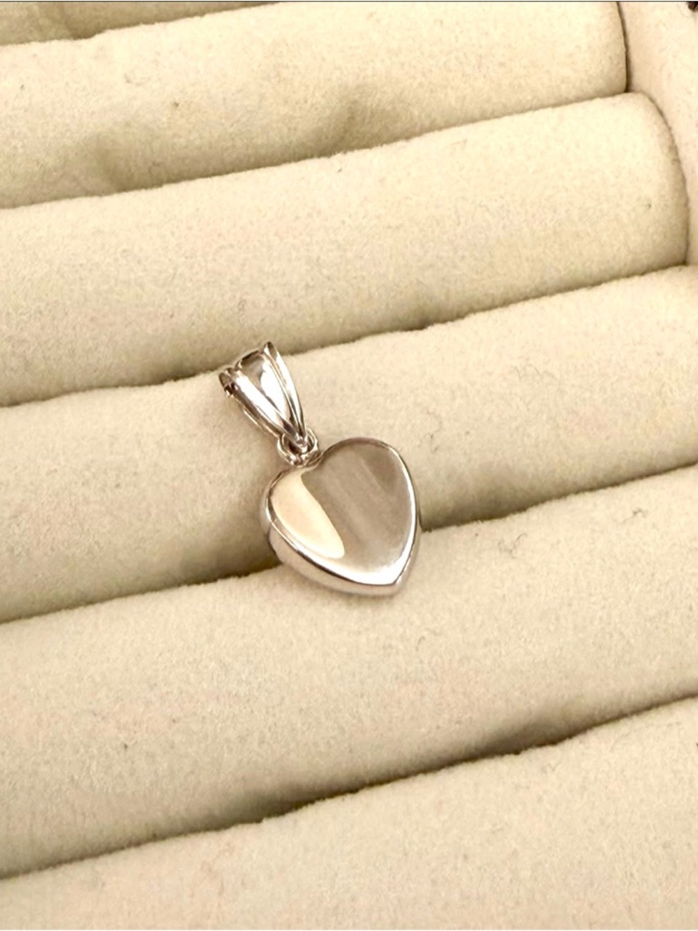 14k White Gold Heart Pendant